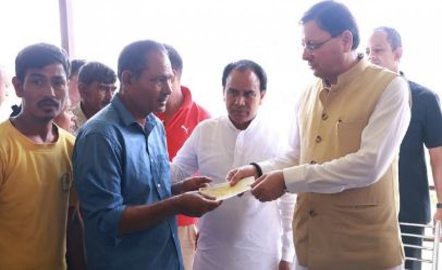 आपदाग्रस्त सैंजी गांव पहुंचे सीएम धामी